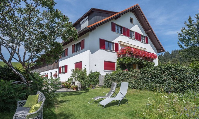 Eichenberg Apartment | Vacation on the Farm - Cosy Apartment “Seeblick” with Wi-Fi; Parking Available