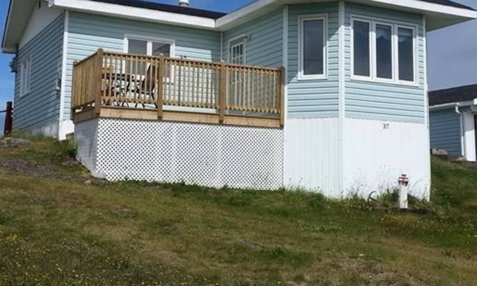 Twillingate House | Vacation Rental Home Over Looking The Ocean. 2bedroom Bungalow .