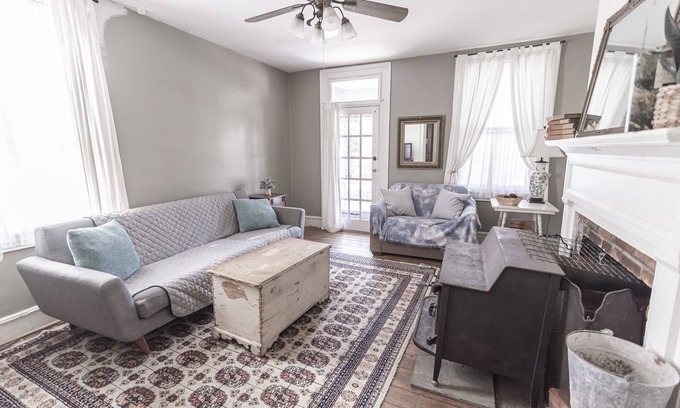 Bolivar Apartment | Vacation Rental: Armory Quarters B