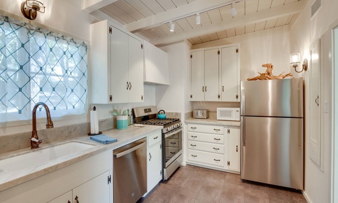 Carmel Woods Cottage | Vacation Rental Home ~ 1 Mi to Carmel Beach!