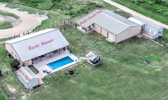 Brookshire Villa | Vacation Rental + Rustic Ranch Setting & On-Site Lodging & Indoor-Outdoor Events