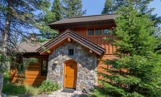 Tamarack Cottage | Vacation Station Cottage - Ski In/Ski Out Cottage | Private Hot Tub
