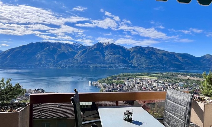 Orselina Apartment | Vacation studio on the 3rd floor ideal for 1-3 people