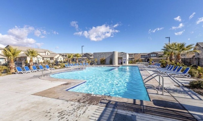 Sienna Hills House | VACATION VILLA▐KID FRIENDLY▐3 MASTER BEDROOMS▐POOL HOT TUB▐FAST WIFI▐CLOSE PARKS