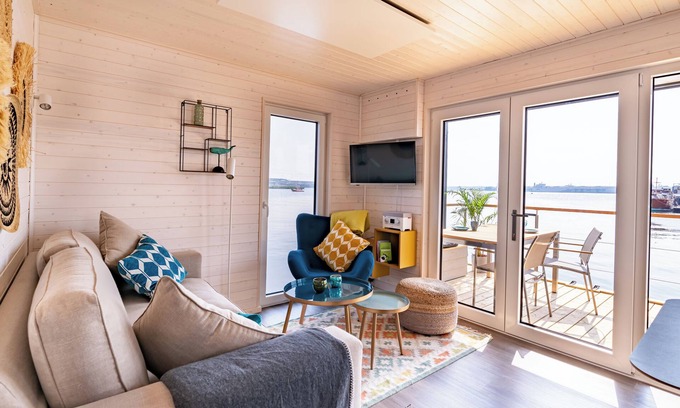 Fehmarnsund House | Vacations on a houseboat - pure relaxation for water and landlubbers alike!