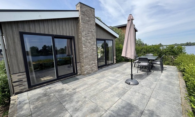 Kerkdriel House | Vakantiepark Aan de Maas - Vakantiehuis 6L Waterfr