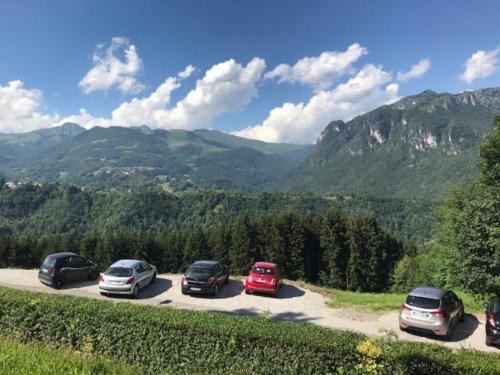 Taleggio House | Val Taleggio nel verde x8 persone con camino e Wifi