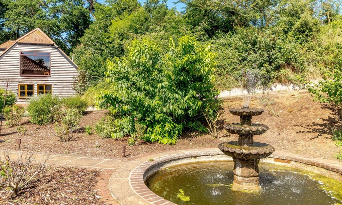 Hollesley Apartment | Vale View - Two Bedroom Apartment, Sleeps 4