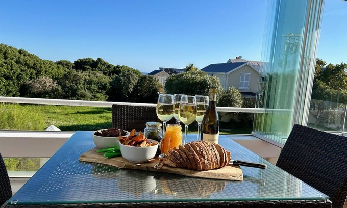 Voelklip House | Valinor - Grotto Beach