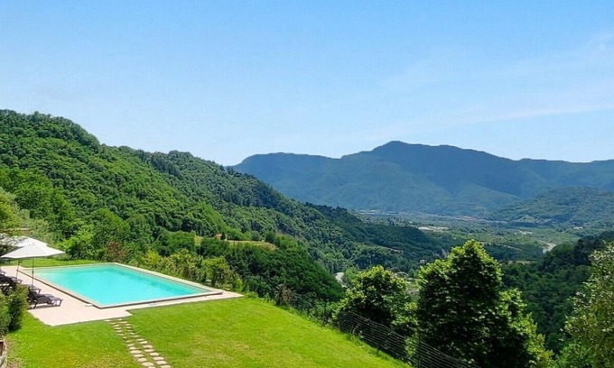 Fosciandora Villa | Vallecchia Sotto, 5 bed villa, private pool, great views, WIFI