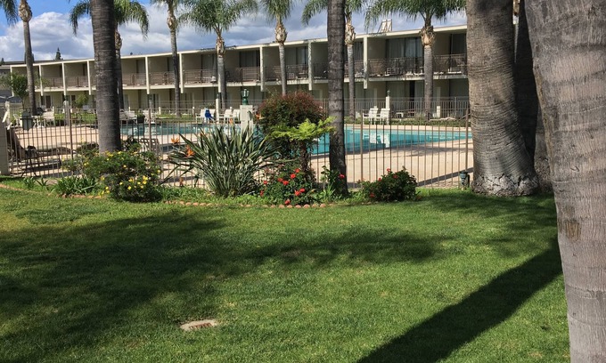 Mission Hills Hotel | Valley Inn