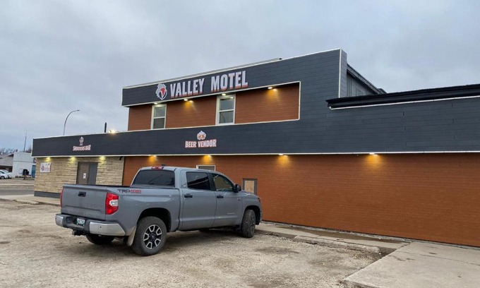 Minnedosa Hotel | Valley Motor Lodge