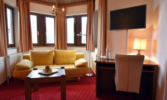 Krakauebene House | Valley view room with shower or bath, WC - Hotel-Restaurant Stigenwirth