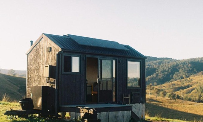Bowman Farm House | Valley Views Off-Grid Cabin - Pet Friendly - Nicho