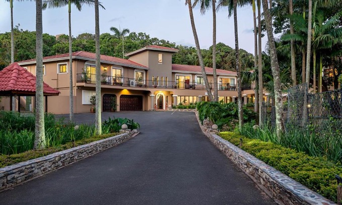 Umhlali Beach House | Valley Villa