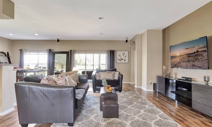 Dover House | Valrico's Hidden Gem: A Stunning 3-Bedroom Oasis Awaits!