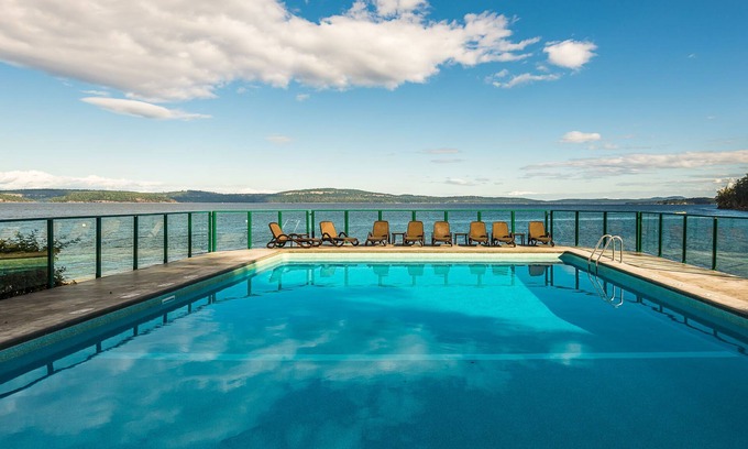 North Oyster Resort | Van. Island Waterfront Paradise.OUTDOOR POOL, HOT TUB, TENNIS COURT!
