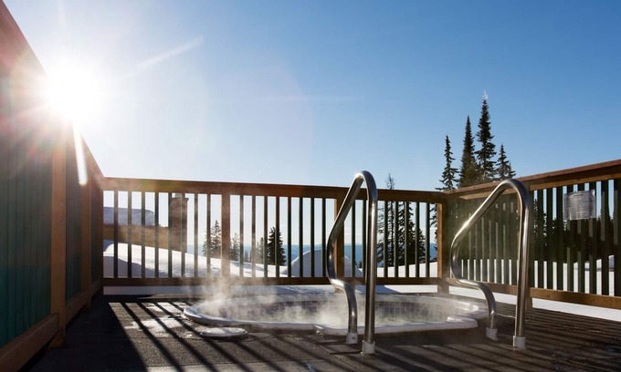 Silver Star Mountain Hotel | Vance Creek Hotel & Conference Centre