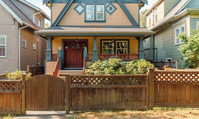 Mount Pleasant House | Vancouver - Beautiful and Bright 3bdrm Home