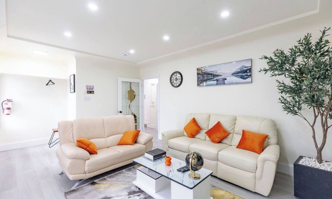 Sunset House | Vancouver Cozy Cove
