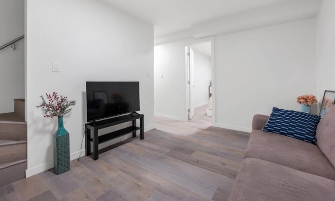 Burnaby House | Vancouver Oasis: Charming 3 BD House in Burnaby