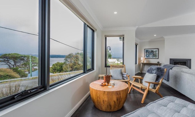Albany House | Vancouver's End by the BnB Collection