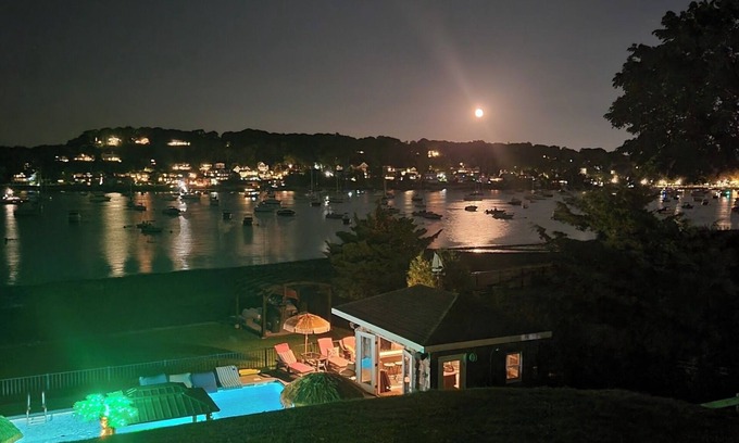 Centerport House | Vanderbilt area waterfront estate 3 bedroom 3.5 bath with fitness room & pool