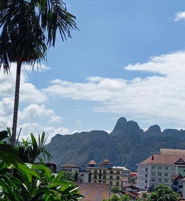 Vang Vieng House | Vang Vieng Queen's- Mountain view Hotel