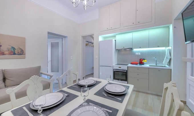 Ermoupoli Apartment | Vanilla House