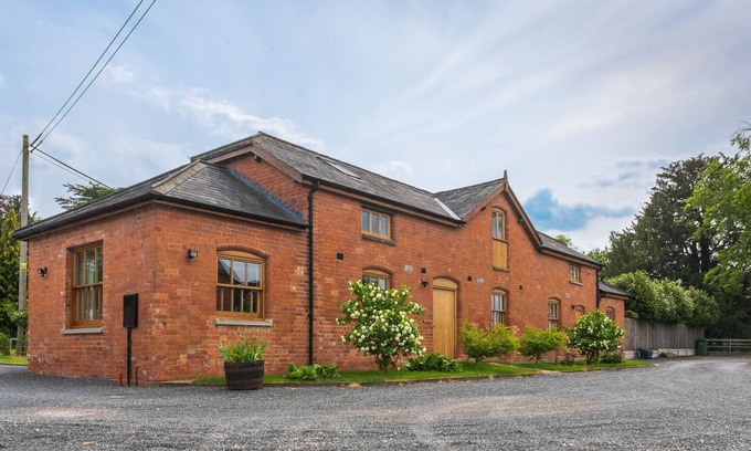 Peopleton House | Varden House - Peace and tranquillity in a beautifully converted Victorian barn