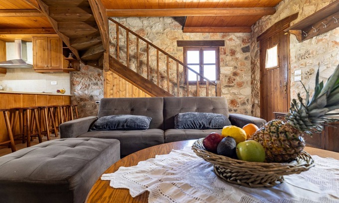 Porto Koukla House | Vardiola Houses - Traditional 4 Bedroom House