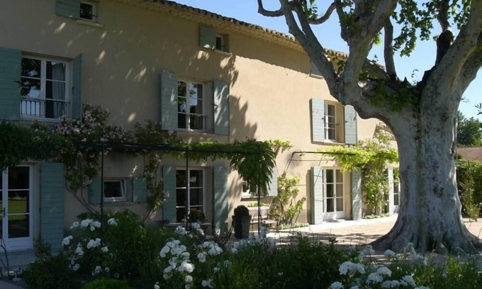 Le Thor House | Vast Provençal Residence 5 Bedrooms