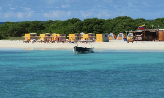La Tortuga Boat Rental | "explora la Aventura: Camping de Playa Isla La Tortuga ¡vive la Magia del Mar !"