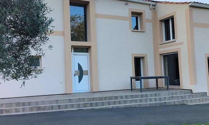 Blaye-les-Mines Bed & Breakfast | Vegetal jungle rooms in the countryside for lovers of relaxation and tourism
