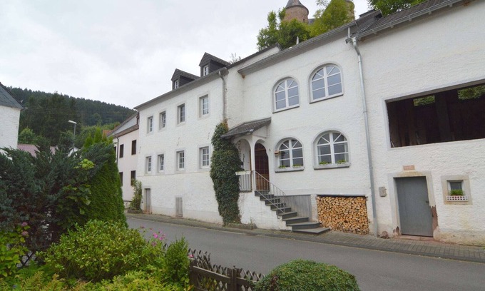 Muerlenbach House | Veltenhaus: Historic Retreat