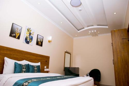 Remera Hotel | Velvet Suites