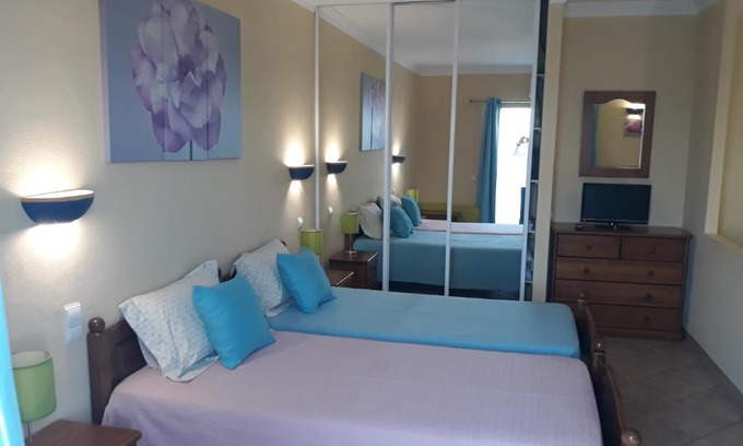 Oura Apartment | venha nadar a oura
