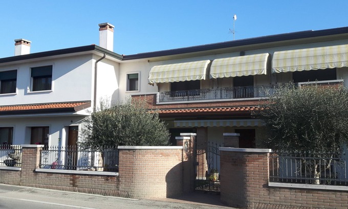 Camponogara House | Venice! 15 'by train. Lido, Chioggia, Padua, Treviso, Verona-Wi-Fi free.