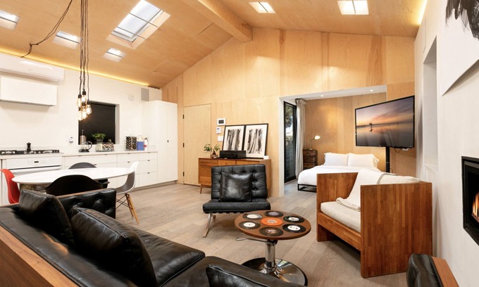 Venice House | Venice Beach Bungalow - Steps to Sand - Outdoor Tub & Steam Shower