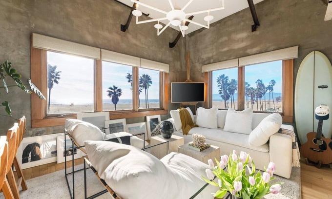 Venice Apartment | Venice Beachfront Artist Loft