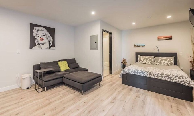 Marina del Rey Apartment | Venice Studio Blocks 2 Beach & Canals Full Kitchen