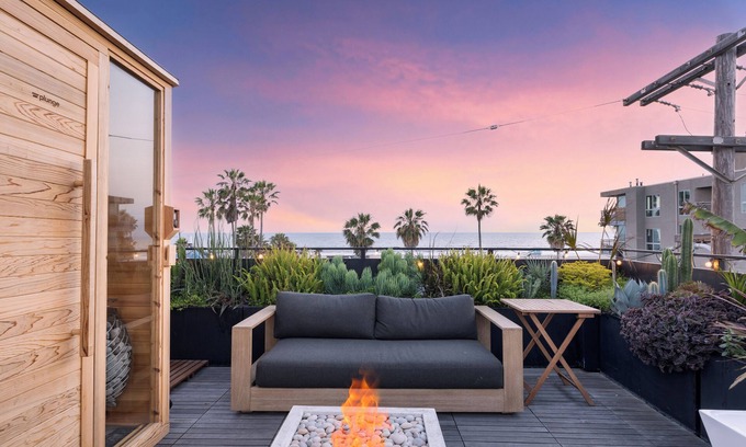 Venice House | Venice View by AvantStay | Walk to Venice Beach | Rooftop, Ice Bath, Luxe Design