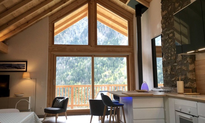 Venosc Apartment | VENOSC-2 ALPES-SAUNA Appart. 165m2 new 3 * at the foot of the 2 Alpes 8 -14 pers