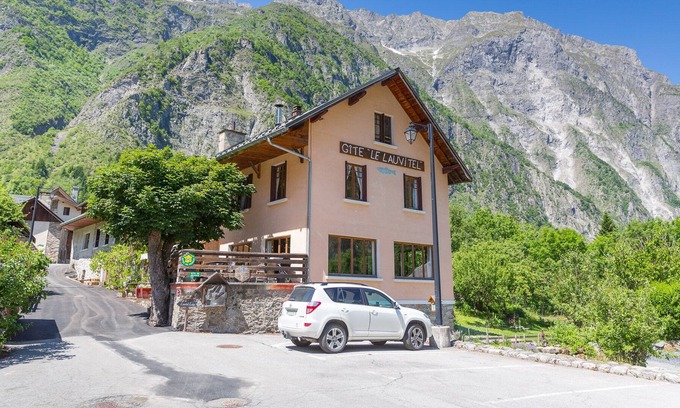 Venosc House | Venosc Chalet and garden character for 9 to 12 people