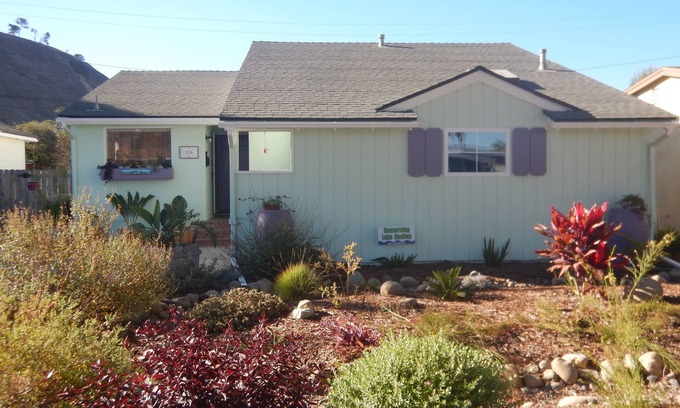 Ventura House | Ventura Oasis on a beautiful, quiet tree lined street, close to downtown & beach