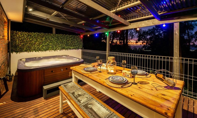 Kalorama Cottage | Verandah Views Cottage - Luxury Spa Cottage with Breathtaking Views