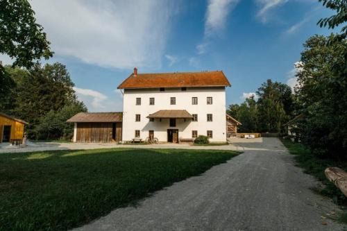 Eggenfelden House | Veranstaltungszentrum Prühmühle mit Schlafplätzen