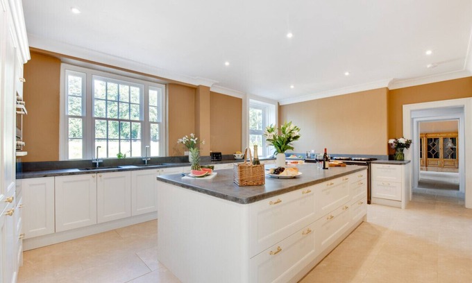 Fakenham House | Vere Lodge - Six Bedroom House, Sleeps 12