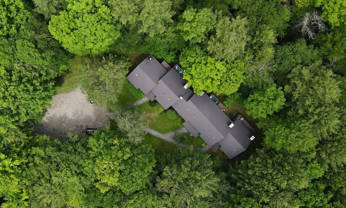Quechee Condo | Vermont get-away end unit townhouse nestled in the trees
