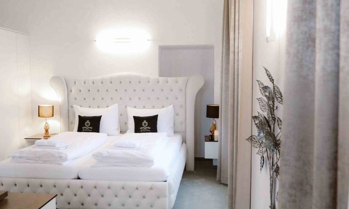 Aurolzmunster Apartment | Versailles Royal Suite 4 Guests|Breakfast Included
